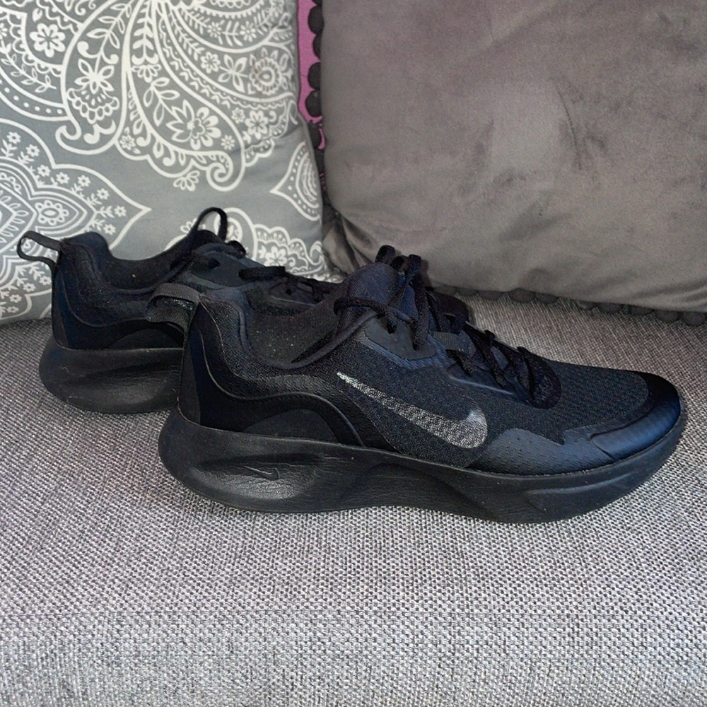 NIKE ALL BLACK SNEAKERS 🖤